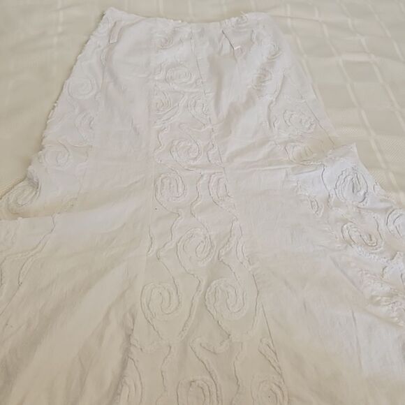 Caramely Vintage Cotton Midi Skirt With Raised Swirl White 7/8 - Picture 15 of 16